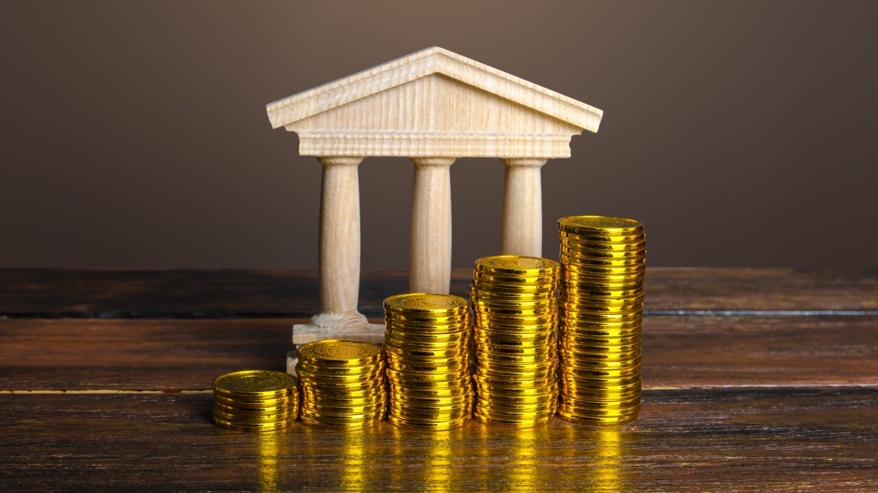 Financial Institutions Tighten Credit Amid Uncertainty